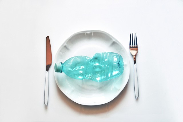 Nem szabadulunk meg a kidobott műanyag szeméttől, sőt végül mi esszük meg