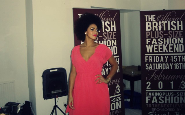 Volt első nap egy kis ízelítő, nagyon kötetlen volt, mindenki élvezte, egy lány még a cipőjét is levette. :)