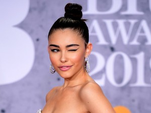 Jó ég, Madison Beer ANNYIRA szexi ebben a meztelenruhában