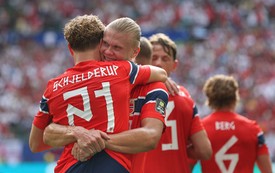 Erling Haaland tiszta szívből ünnepelte csapattársa gólját az Anglia elleni negyeddöntőben, amely pillanatban még volt esély arra, hogy az elődöntőbe jutnak.