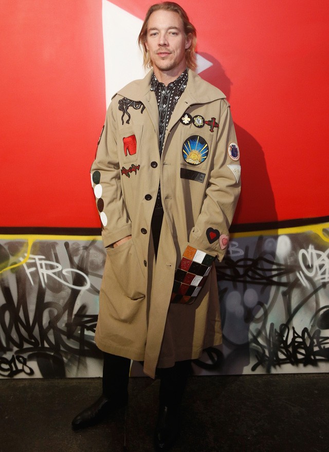 Diplo Columbo kabátjában