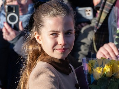 A kamerák előtt tett példátlan dolgot Sarolta hercegnő, már most Erzsébet királynőt látják benne