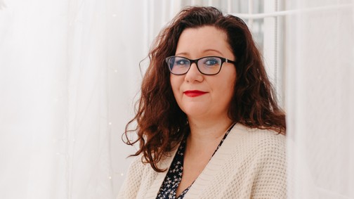 Hidasi Judit író: „Nem divat most megélni a veszteségeinket, és ez óriási hiba!”