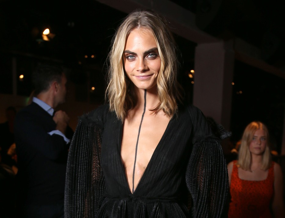 cara delevingne, stella maxwell, london, londoni divathét, divathét, villantás, cicivillantás, burberry, topshop, topmodell