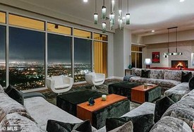 Matthew Perry Batman-inspirálta otthonára csak annyit mondunk, WOW