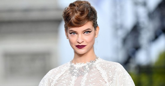Emlékszel még, amikor Palvin Barbara hófehér meztelenruhában lépett kifutóra? Íme a legkockázatosabb ruhái a karrierje során 