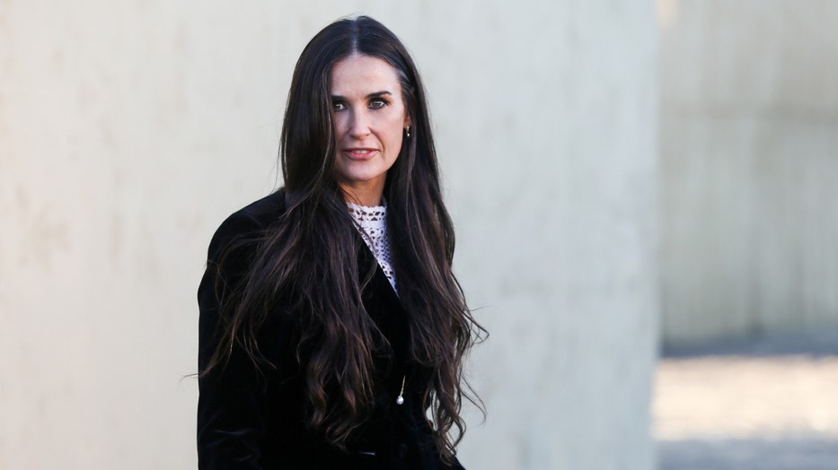 Mutatjuk a 61 éves Demi Moore pucérruháját!