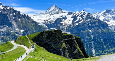 Hófödte hegyek, varázslatos panoráma, kellemes klíma: tökéletes nyári úti cél, ahova akár autóval is eljuthatsz
