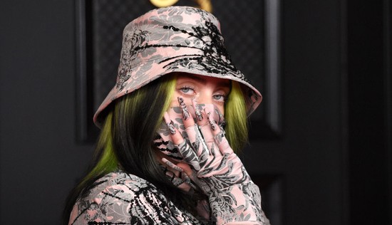 5 kiegészítő, ami Billie Eilish stílusát különlegessé teszi