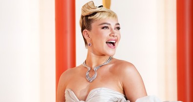 Florence Pugh teljesen áttetsző ruhában szabadította fel a melleit