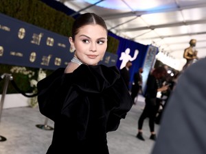 Selena Gomez még ezt a rettenetes farmertrendet is sikkessé teszi