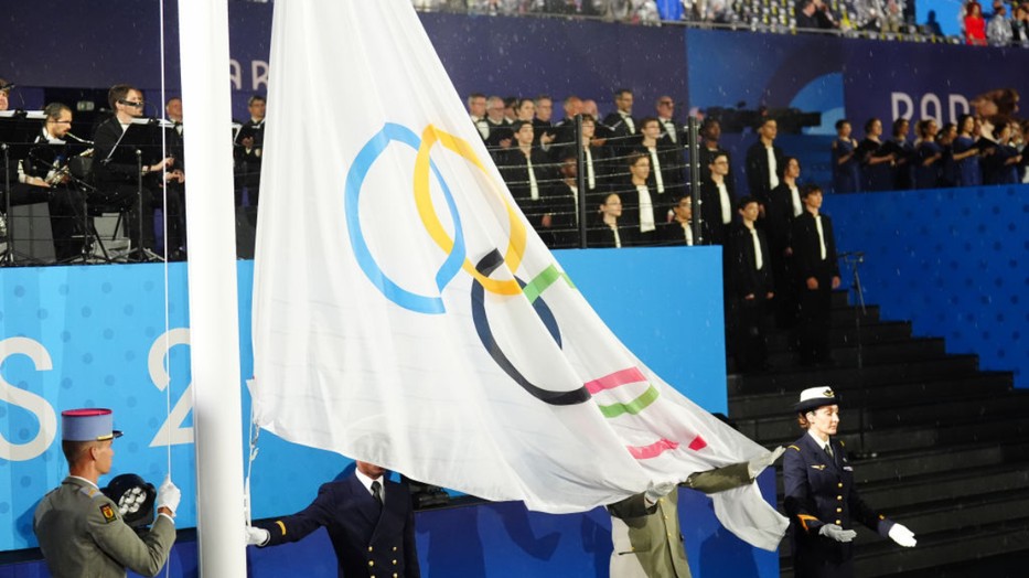 Fejjel lefelé vonták fel az olimpiai zászlót Párizsban