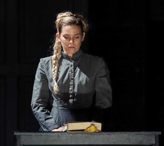 ˝Örömet okoz, ha a színjátszáson keresztül megfogalmazhatom, ami érdekel˝- Bata Évával beszéltünk