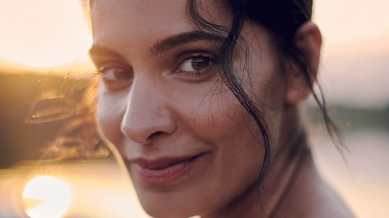 „A legfontosabb az lenne, hogy egyenlően hozzáférhessünk a javakhoz és a tudáshoz" - Danis Lídia színésznő a GLAMOUR októberi címlapján