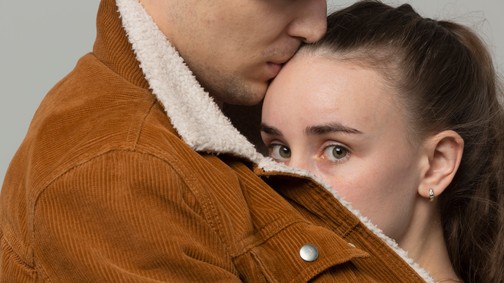 „Ha a barátnőm leszel, úgyis át kell formálni a ruhatáradat”