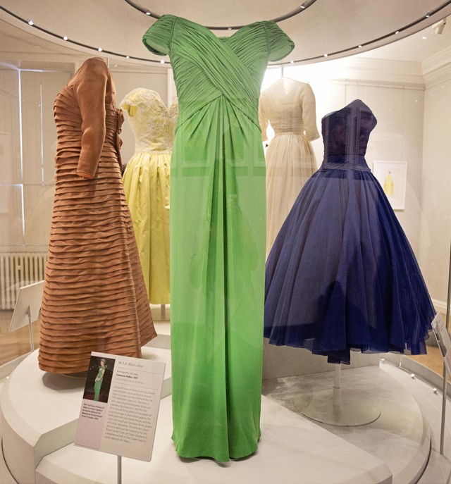 A zöld is a kedvenc színei közé tartozott. Ezt a Catherine Walker estélyit 1993-ban viselte.