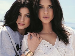 Kylie és Kendall Jenner a Topshop számára terveztek saját kollekciót