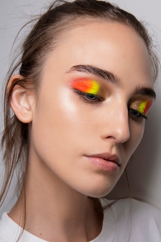 Hódít a szivárványsmink: íme a legtrendibb színkombinációk egyenesen a kifutóról