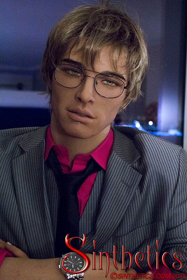 Íme a férfi szexbaba ijesztően hatalmas, 28 cm-es pénisszel