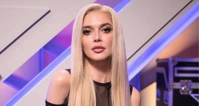 Herceg Erika élete egyik legmerészebb szettjébe bújt: akár Lara Croft, pont úgy fest a képeken