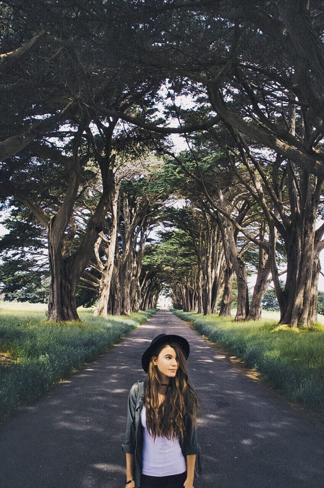 16 évesen körbeutazta a világot, 12 évesen regényt írt ez magyar származású csodalány!