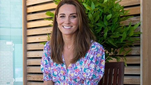 Imádnivaló Kate Middleton ebben a virágos ruhában