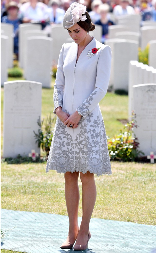 Kate Middleton Catherine Walker ruhában