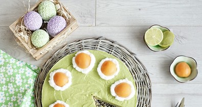 Tükörtojások a füvön- azaz lime-os-avokádós, mindenmentes torta sárgabarackkal