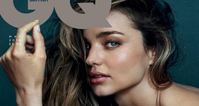 Miranda Kerr csupán térdzokniban a férfimagazin címlapján