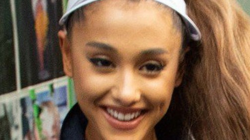 Csupán ez a két ruhadarab kell hozzá, hogy úgy öltözz, mint Ariana Grande