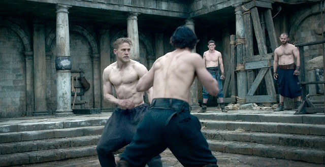 Charlie Hunnam Arthur király