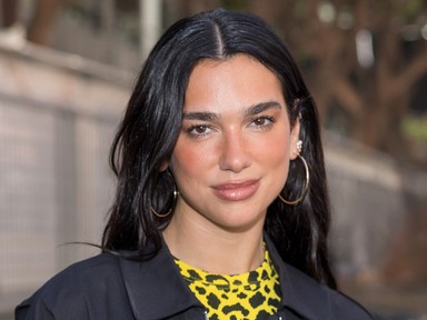 Dua Lipa meztelen partiruhája az egyik legváratlanabb dolog, amit valaha láttunk rajta