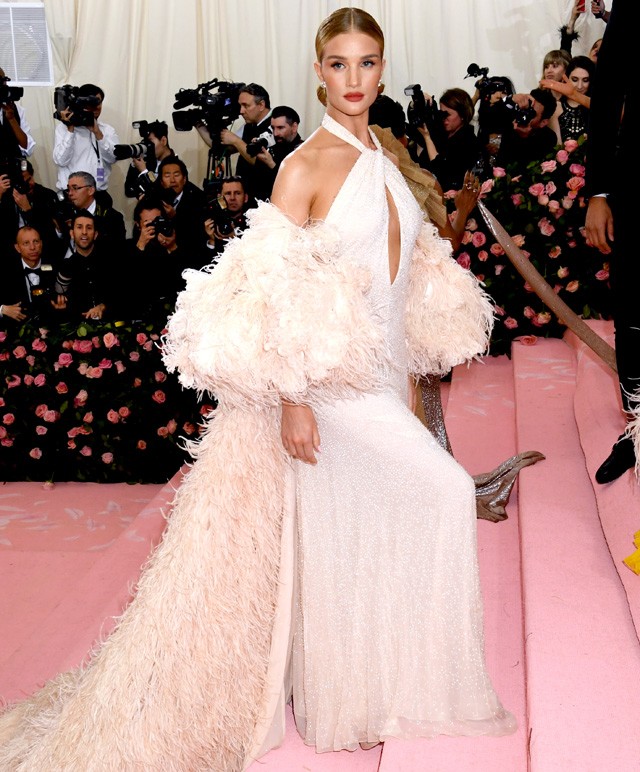 Rosie Huntington-Whiteley tollas Oscar de la Renta ruhája pazar volt.