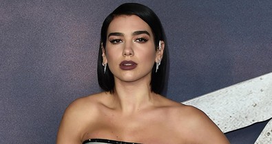 Hú, Dua Lipa bugyivillantó szettje, nagyon forró