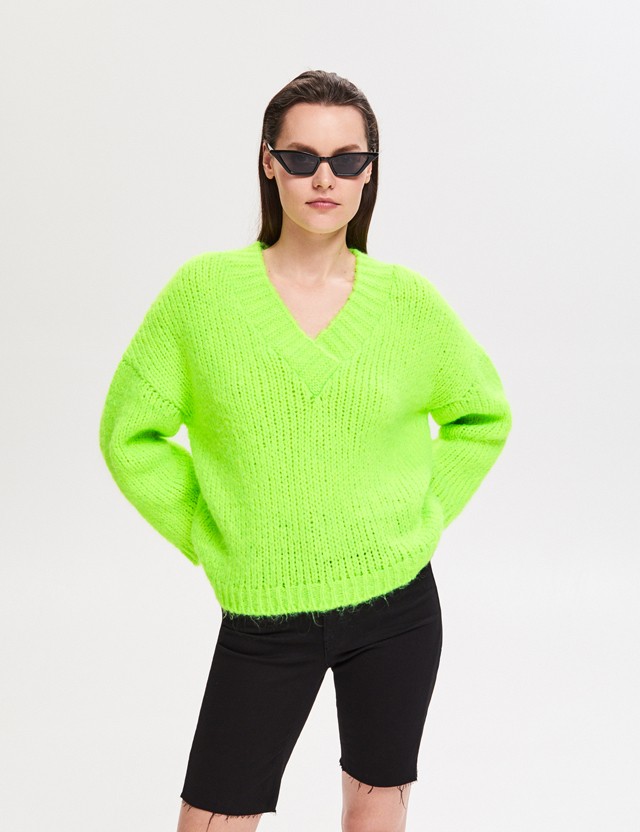 V-nyakú kötött pulóver RESERVED 9995 Ft