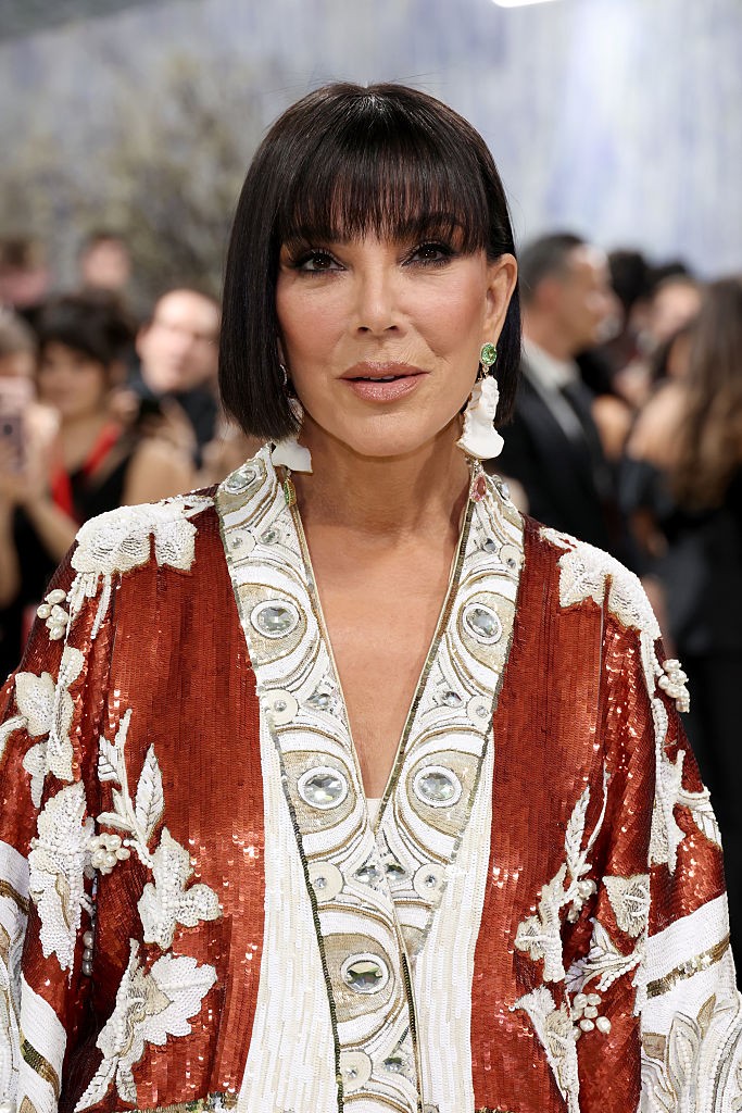 A bob szinte mindenkinek jól áll, bármilyen életkorban. Kris Jenner például a japán bobra szavazott, amit főként  egyenes, letisztul vonalak jellemeznek. 