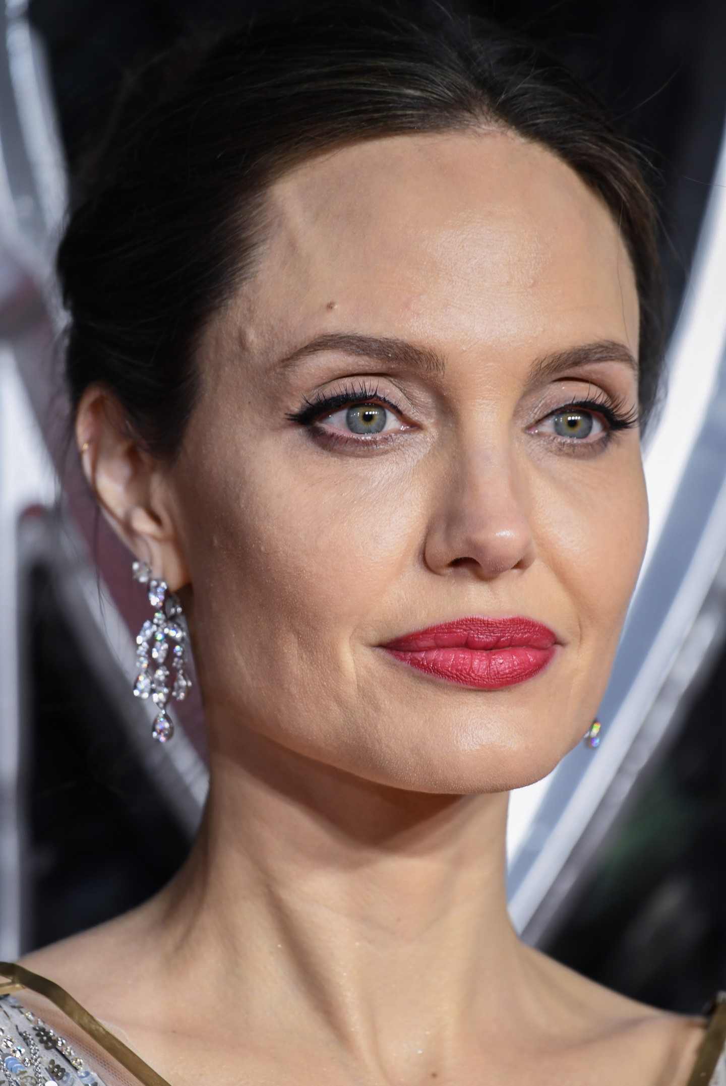 A színésznőt a "Demóna: A sötétség úrnője" című film premierjén csodálhatjuk meg 2019-ben. Angelina Jolie ekkor 44 éves volt.