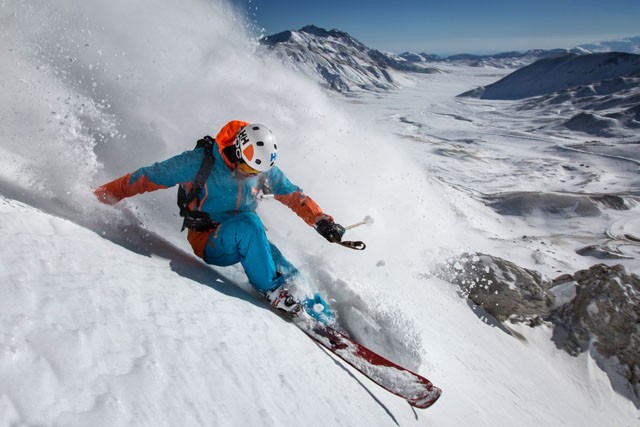 Helly Hansen, síruha, síelés, síparadicsom, téli ruházat, #feelalive, divat, sífelszerelés, nyereményjáték, Snowattack, kedvezmény, csajkedvezmény