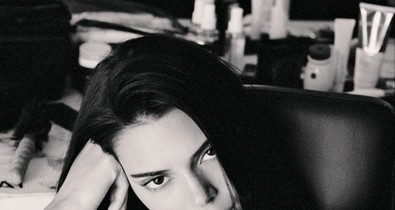 Hűha! Kendall Jenner pucér fotóval csigázza a kedélyeket