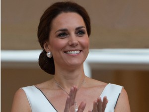 Ilyen különlegesen gyönyörű ruhában még nem láttad Kate Middletont