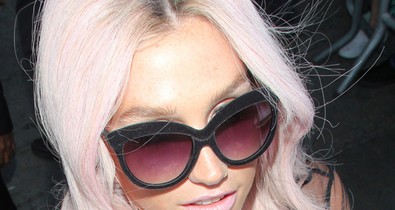 A lány, aki szuperdögös lett lehetetlen hajszínnel: Kesha