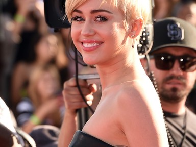 Miley Cyrusszá változtatta magát ez a lány! Őrületes átalakulás!