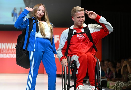 Hatalmas mérföldkő: Fogyatékossággal élő modellek vonultak a kifutón a New York-i divathéten