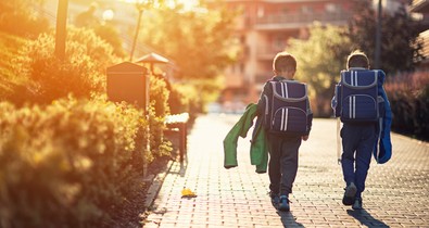 Látom a karikás szemeiket, a kis rendezetlen arcocskáikat, és biztosan tudom, hogy esélyem sem lesz a kettes szorzótáblát megtanítani nekik - a korai iskolakezdés élettani hatásai