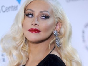 Christina Aguilera már NEM szőke! Elképesztő ez az új hajszín