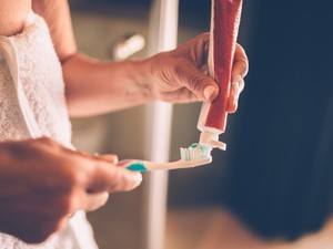 Ez történik a testeddel, ha lenyeled a fogkrémet