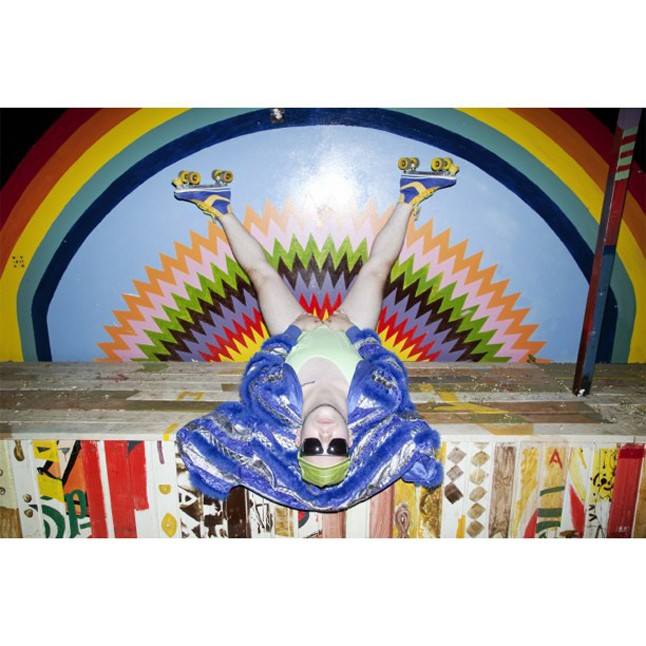 Imádjuk ezt az Ív & Candie trash fotót Csalár Bence bloggerről, akinek a Cup of Fashion kerekasztal-beszélgetéseire érdemes ellátogatni.