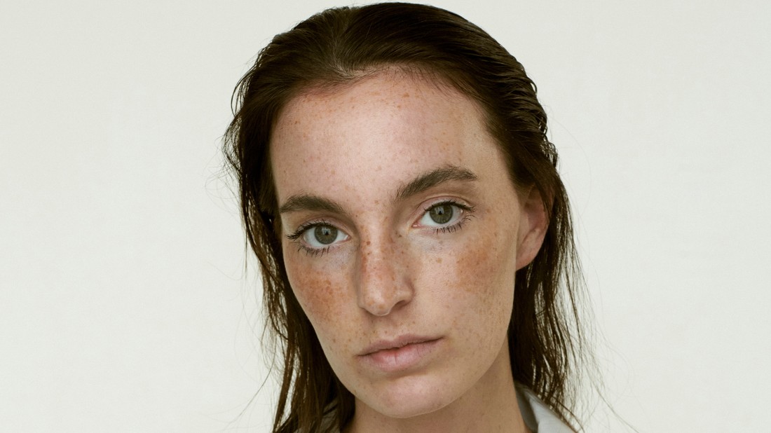 Balázs Luca, a 2024-es GLAMOUR-nagykövet, őszintén vall arról, hogy mi okoz számára szorongást és önbizalomhiányt még sikeres modellként is