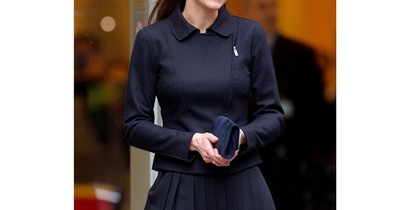 Katalin megvillantotta formás lábait