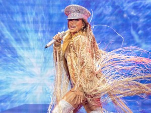Jennifer Lopez bőr szettben mutatta meg tökéletes alakját, belepirulunk a látványba, annyira merész lett a végeredmény